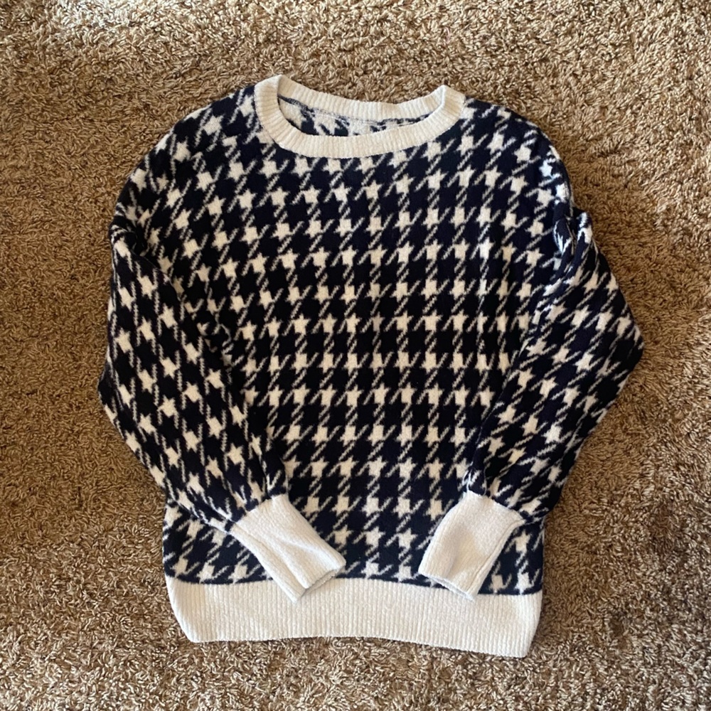 Large soft houndstooth sweater